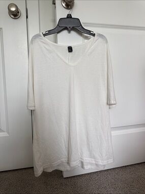 SHEIN White V-Neck Short Sleeve Tee